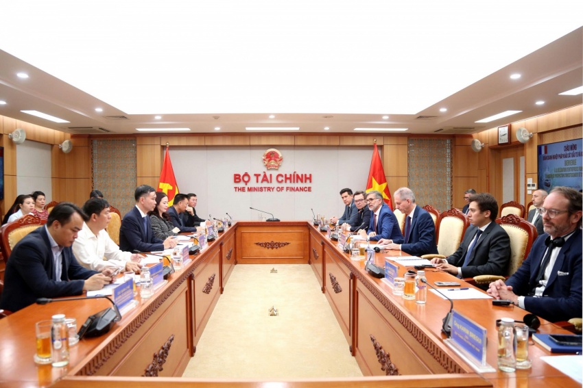 Vietnam, France discuss financing mechanisms for major infrastructure projects