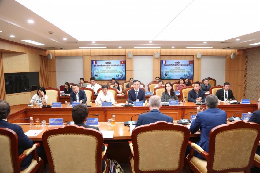 Vietnam, France discuss financing mechanisms for major infrastructure projects