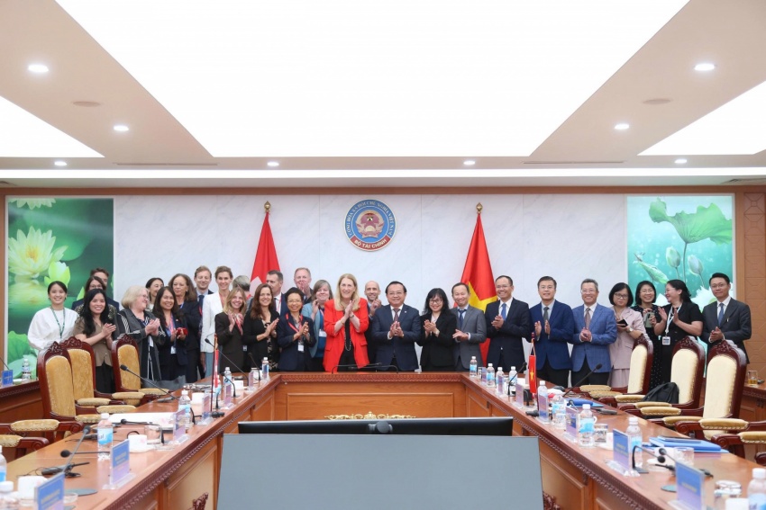 Vietnam and Switzerland seek to deepen investment protection and financial cooperation