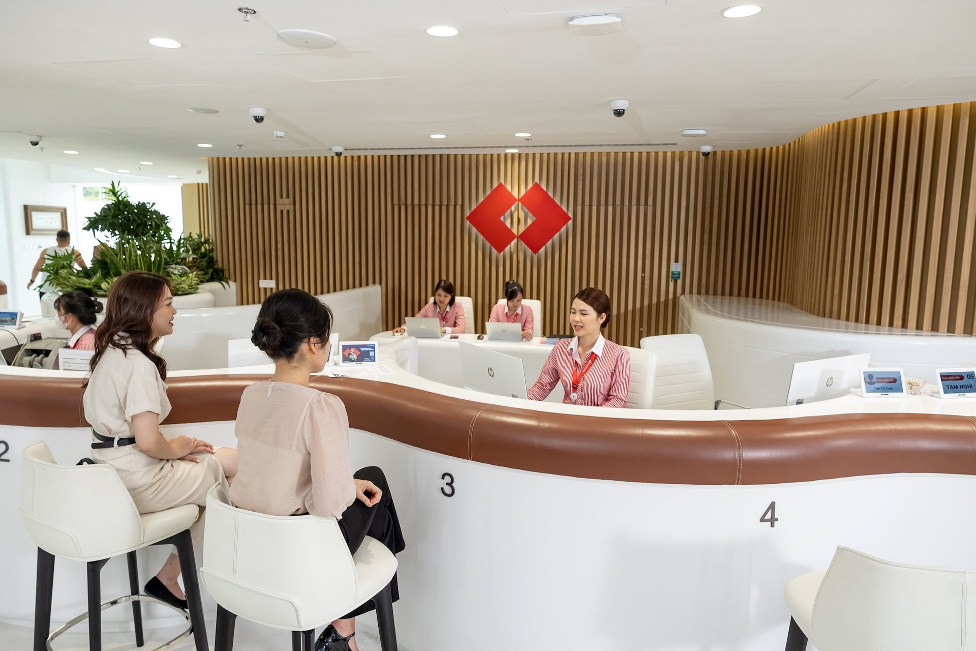 Techcombank posts strongest quarter on record