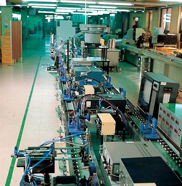 Foreign investors pour billions into Vietnam's semiconductor sector