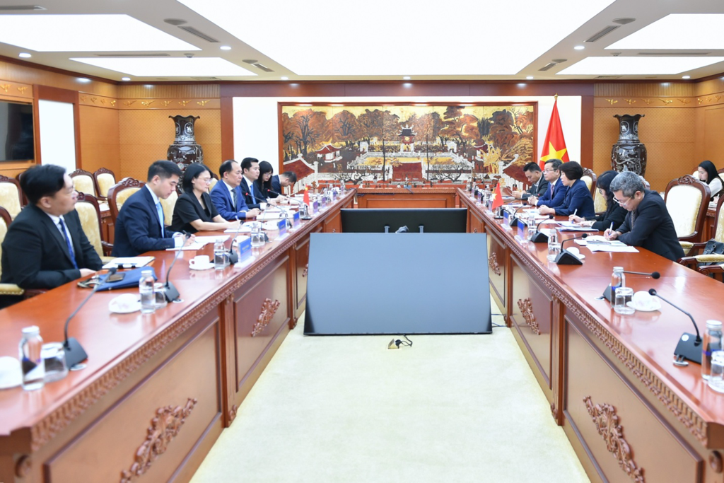 Vietnam, China seek to deepen financial and economic cooperation