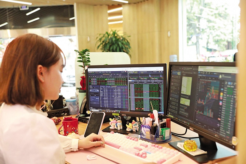 Securities firms face diverging profits in Q3 amid weak liquidity