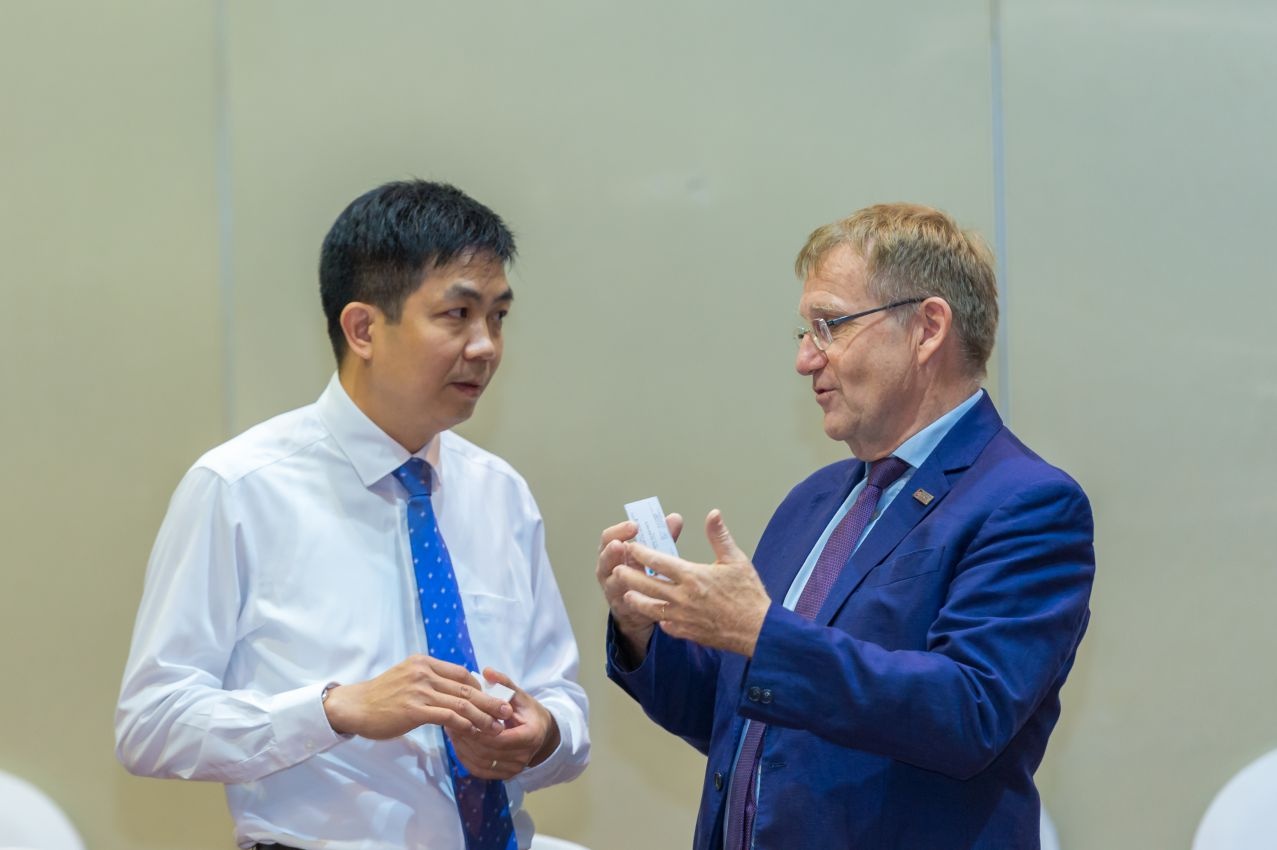 Hervé Conan, country director at Expertise France (right, here with Hoang Xuan Huy), emphasised the particularly important role of the Rethinking Plastics national and local partners in Vietnam