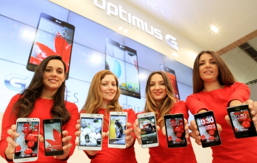 LG announces four Optimus series devices at MWC