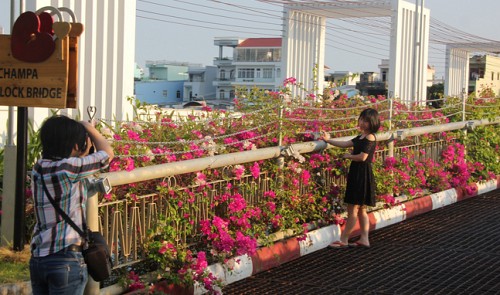 nha trang love lock bridge celebrates valentines day