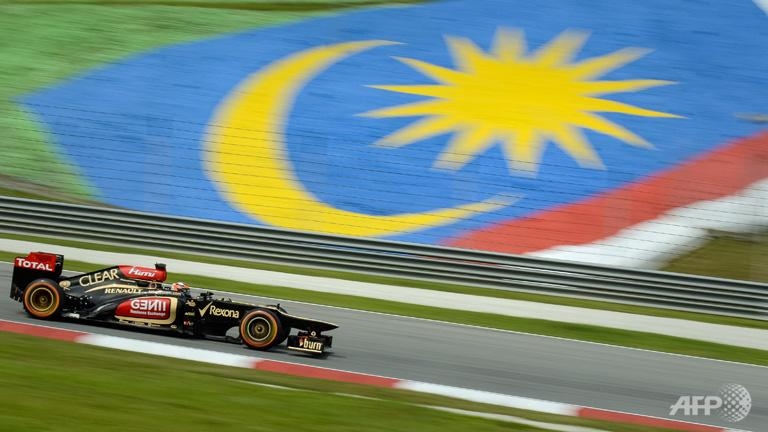 king kimi reigns in malaysian rain