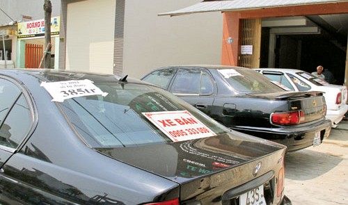 da nang roadways turn showrooms for desperate car sellers