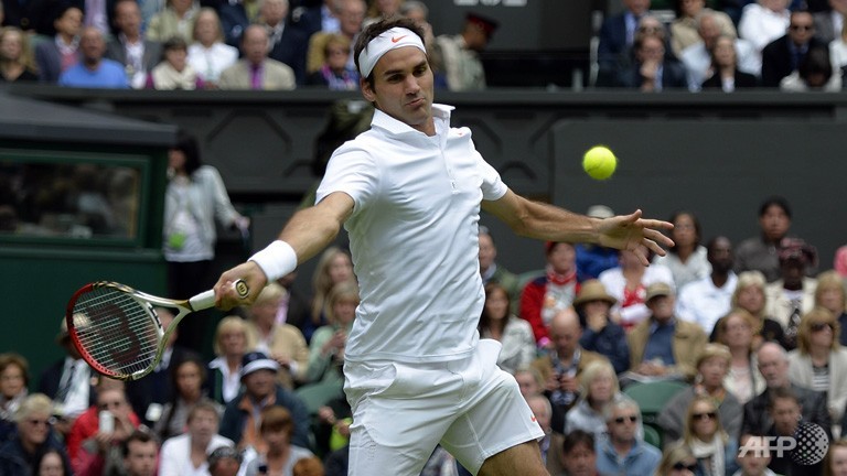 federer into wimbledon second round