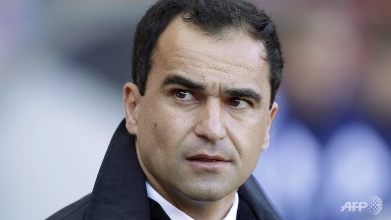 man utd bids a waste of time says martinez