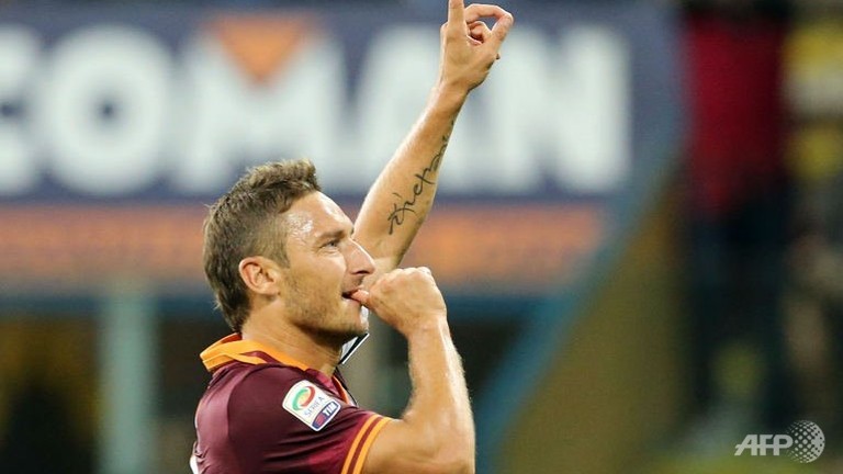 totti on target as roma go joint top with napoli