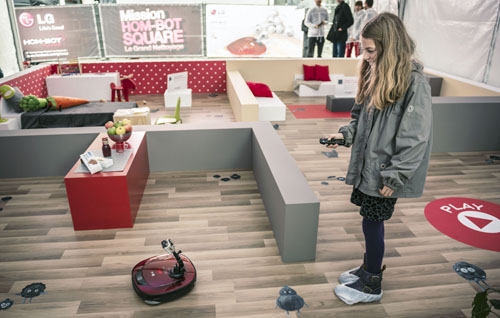 LG 's hom-bot square robotic vacuum cleaner make its international debut