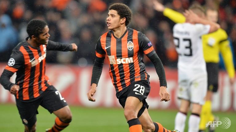 taison lands late blow to force draw with manchester utd