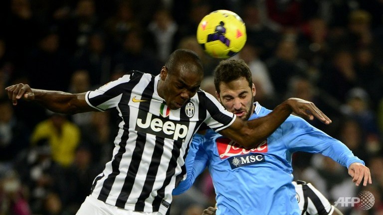 juventus stun napoli 3 0 to close gap on roma