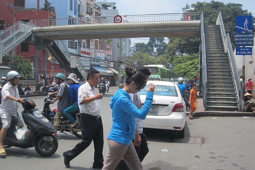 grab encourages people to use pedestrian overpasses