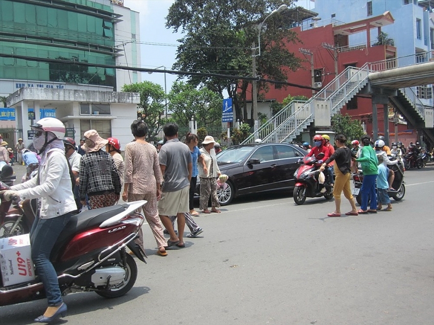 grab encourages people to use pedestrian overpasses