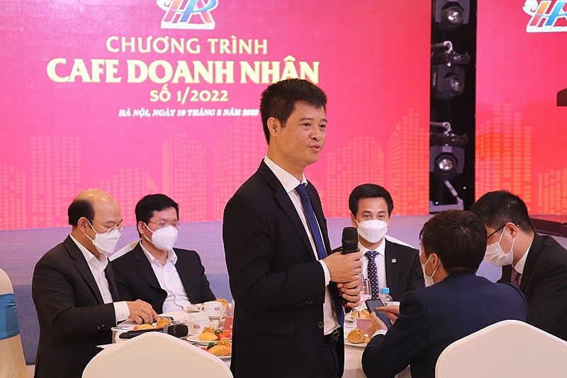 Hanoi holds dialogue with business community