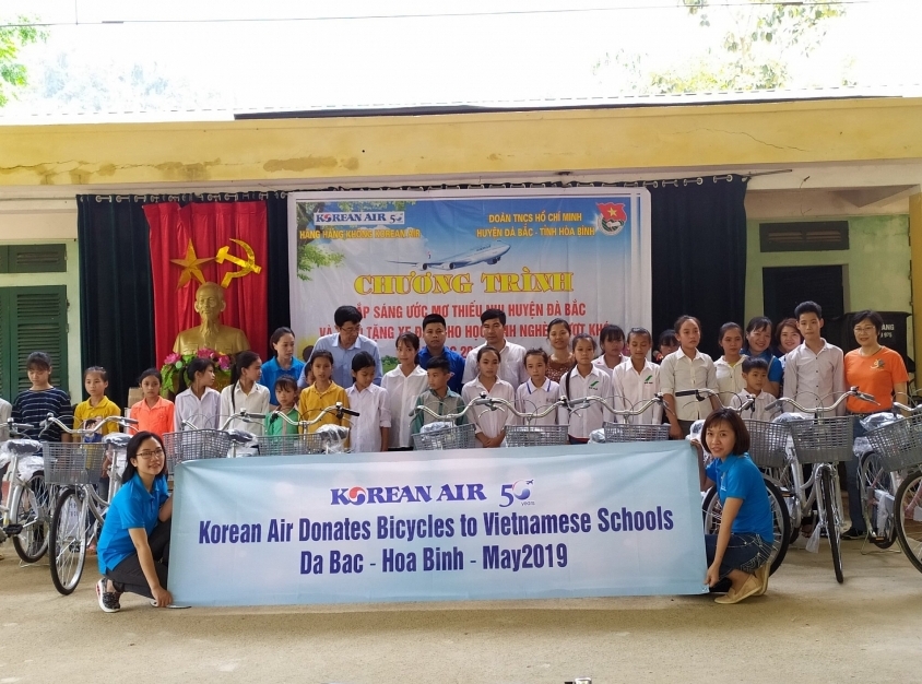 Korean Air donates bicycles to Vietnamese schools Korean Air, the larges