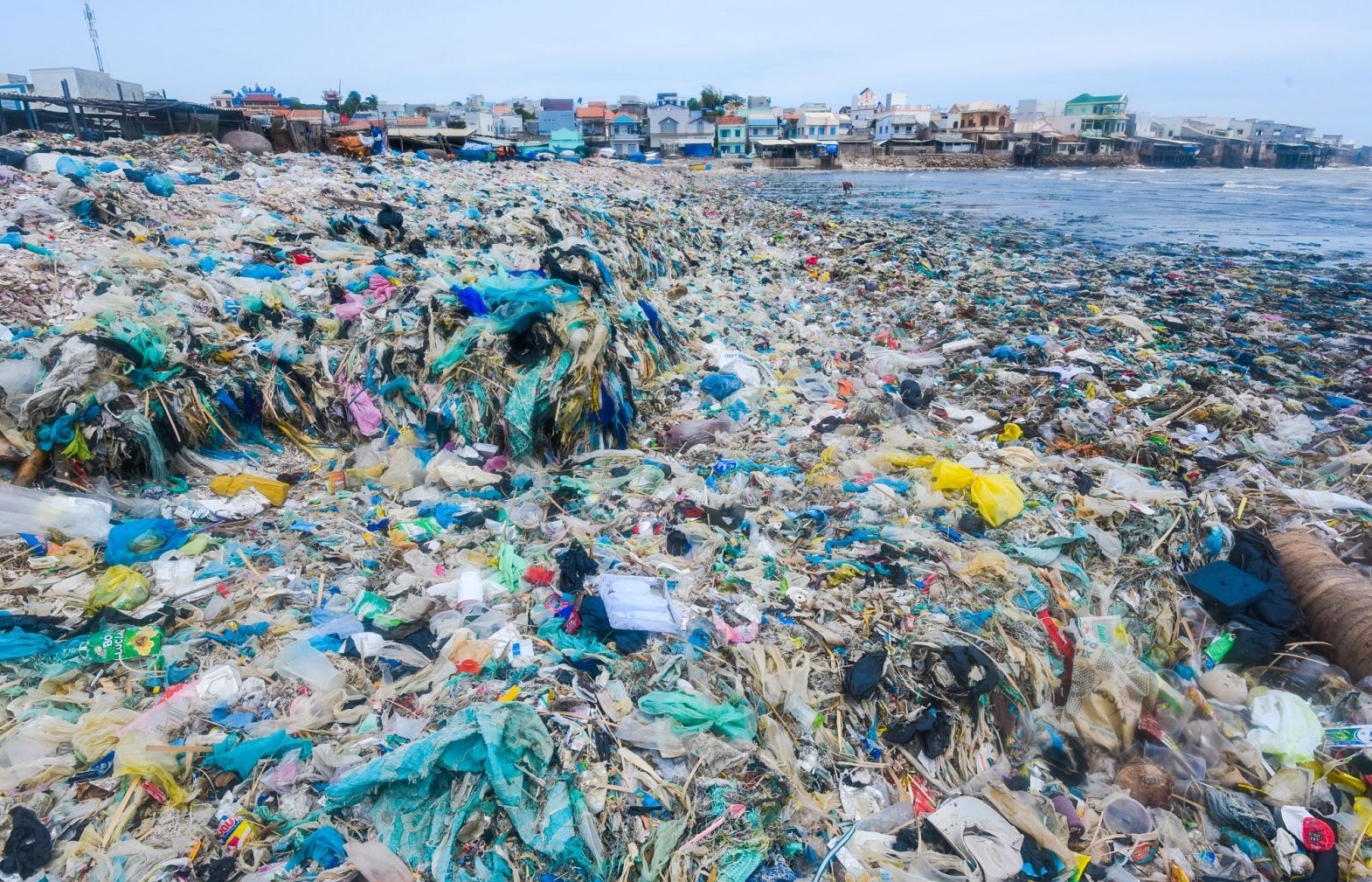 Vietnam approves scheme to intensify management of plastic waste by 2025