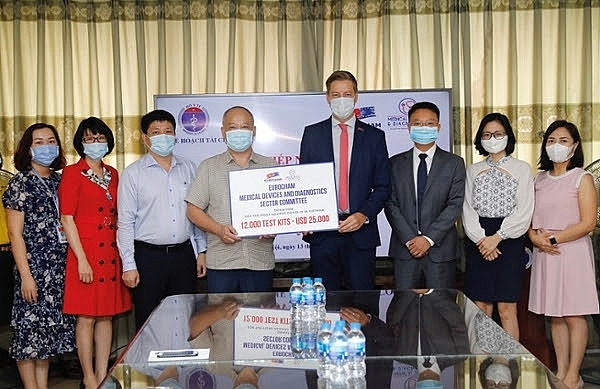 eurocham presents 12000 test kits for covid 19 fight in vietnam