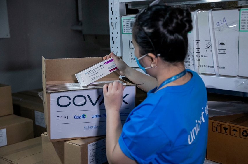 Additional 1.18 million doses of COVID-19 vaccine arrive in Vietnam