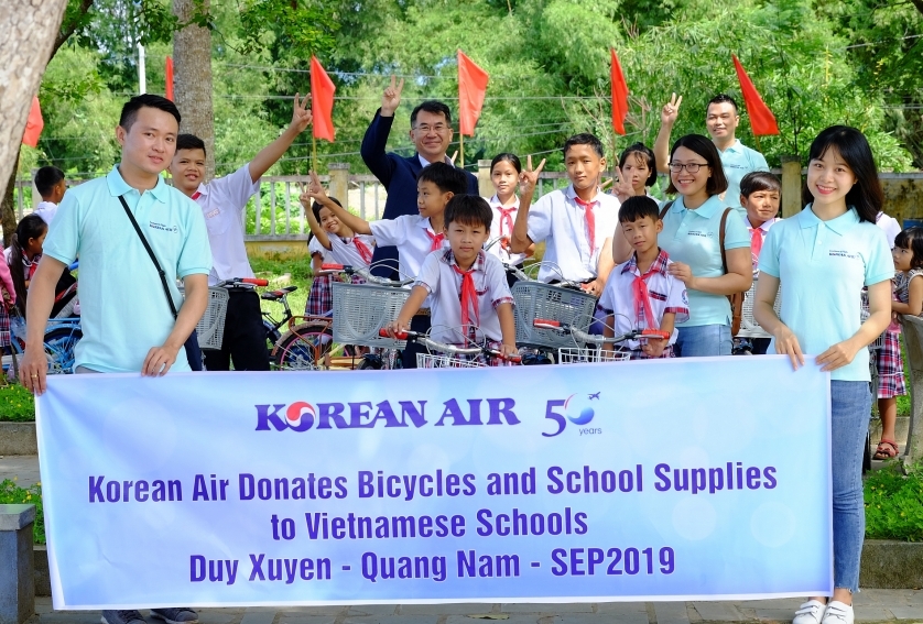 Korean Air donates bicycles and balls to Central Vietnamese schools