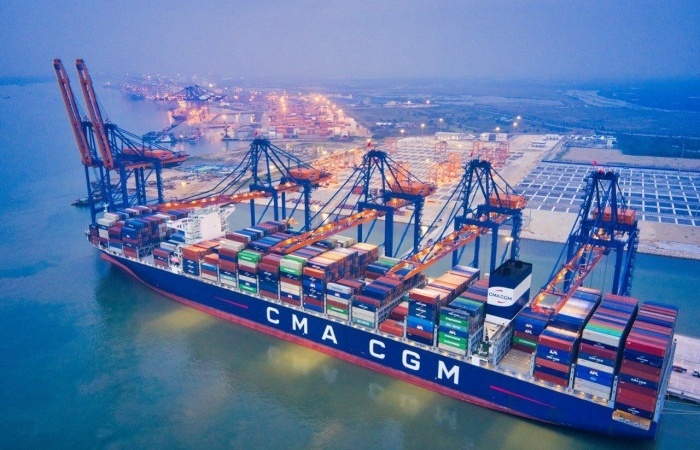 First foreign shipping line pledges not to increase container freight rates