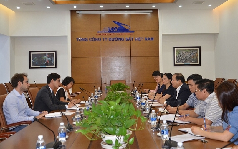 French firms eye railway projects in Vietnam