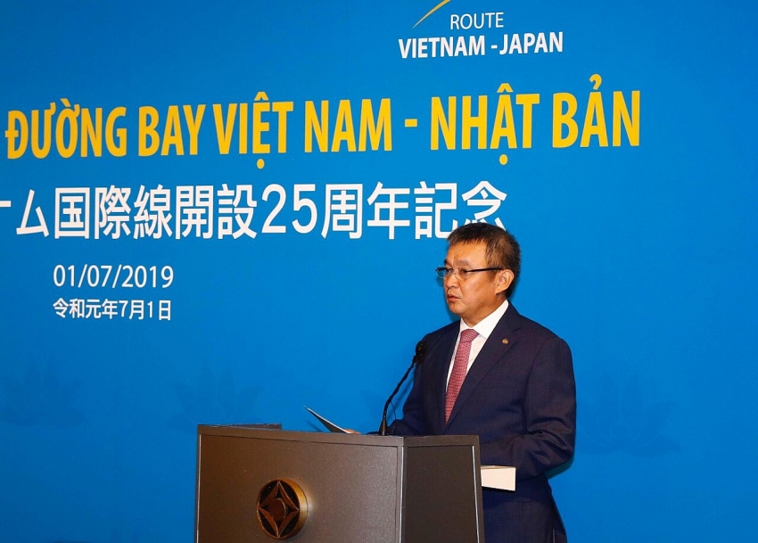 vietnam airlines celebrates 25th anniversary of vietnam japan route