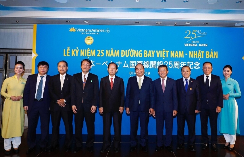 vietnam airlines celebrates 25th anniversary of vietnam japan route