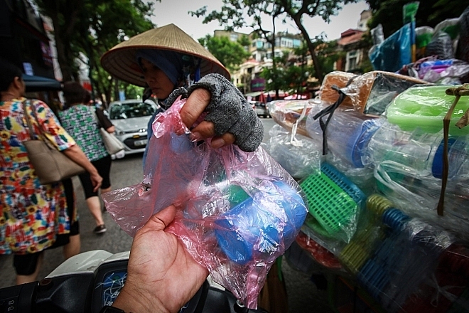 vietnams plastics use in saddening pictures