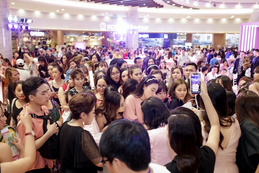 hundreds line up to buy new affordable luxury lipstick by moi