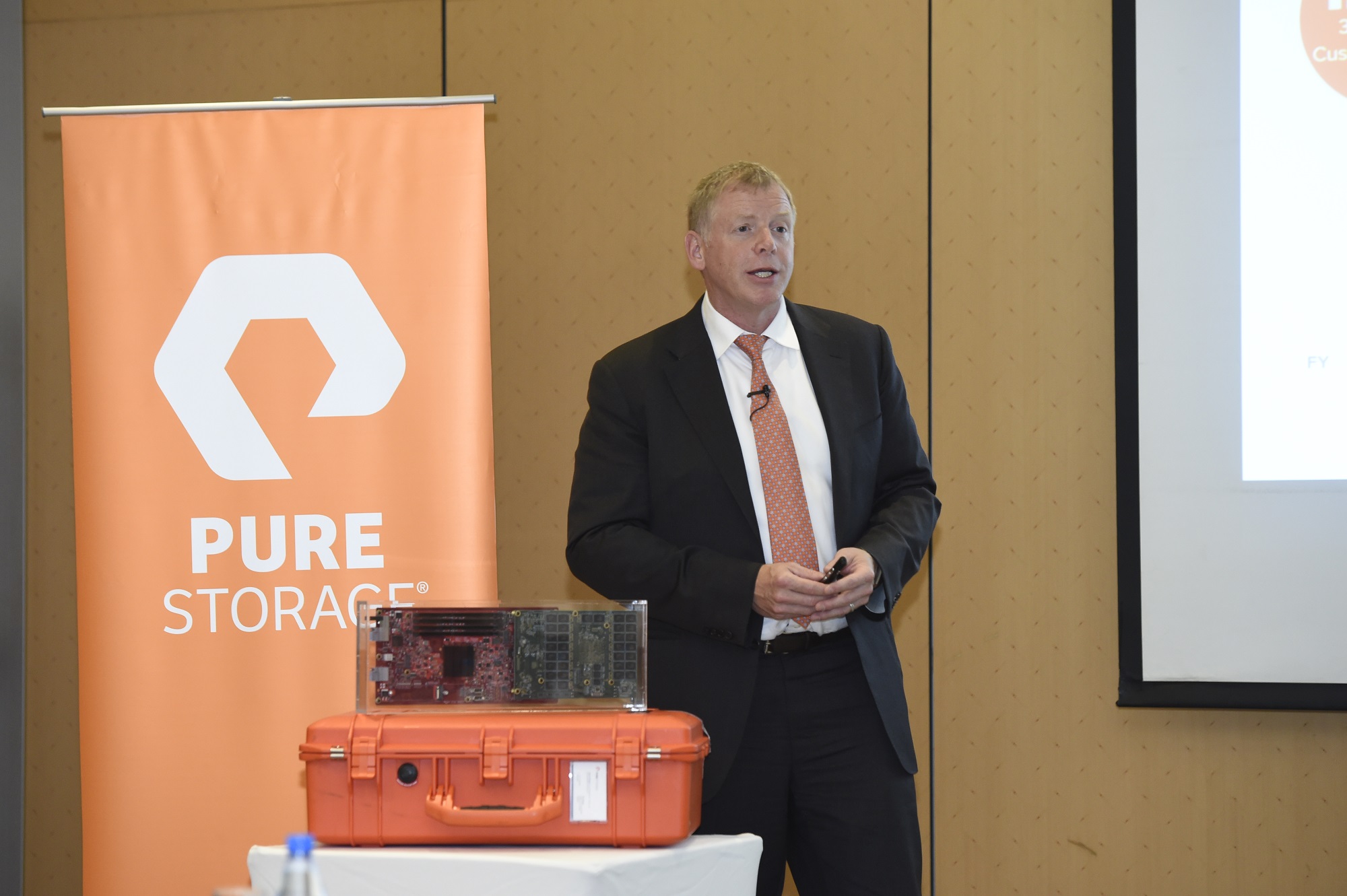 pure storage unveils the premier all flash data platform for the cloud era in vietnam