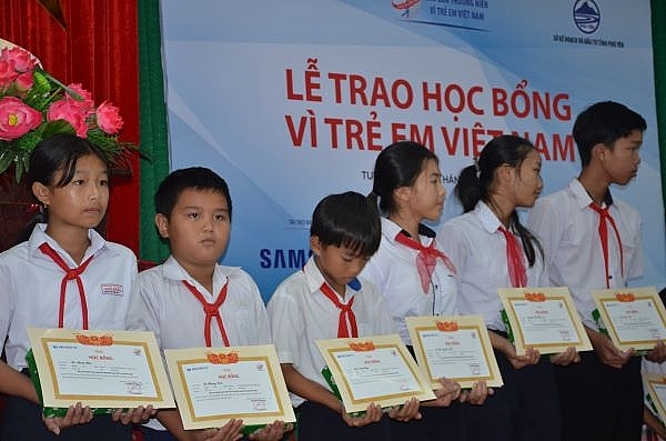 swing for the kids scholarships reach phu yen province