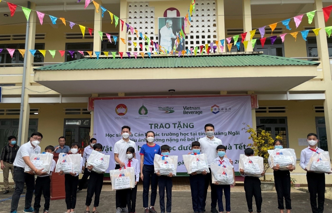 ThaiBev and VietBev present Lunar New Year gifts to disadvantaged students