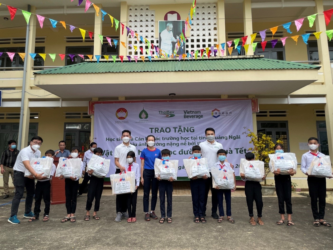 ThaiBev and VietBev present Lunar New Year gifts to disadvantaged students