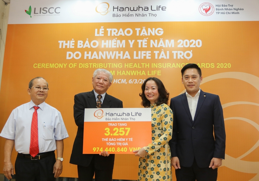hanwha life vietnam donates free health insurance cards to vietnamese people in need