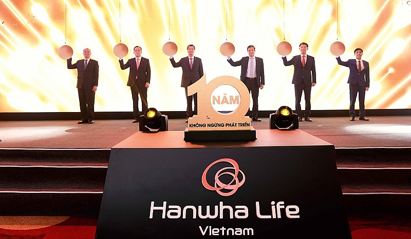 hanwha life vietnam pledges long time commitment to vietnam on its 10th anniversary