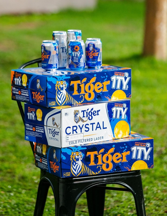tiger beer presents vietnamese football fans with valuable prizes