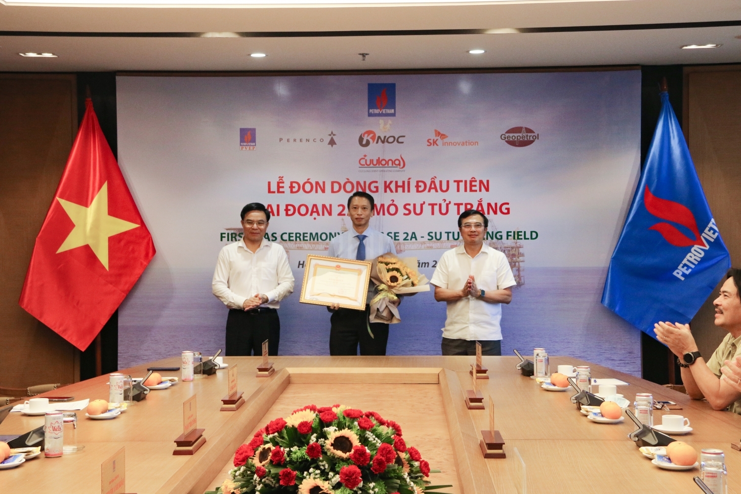 PetroVietnam receives first gas flow from White Lion oil field in stage 2A