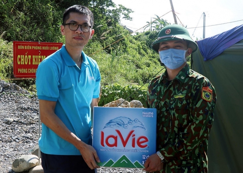 la vie joins hands to fight covid 19 in danang city