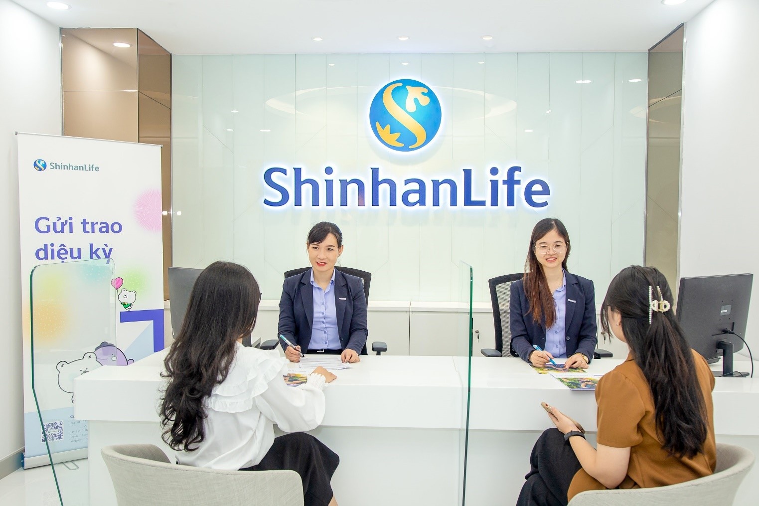 Shinhan Life Vietnam opens customer service centre in Hanoi