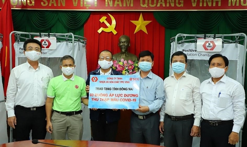 TPC VINA donates positive pressure isolation chambers by SCG to Dong Nai