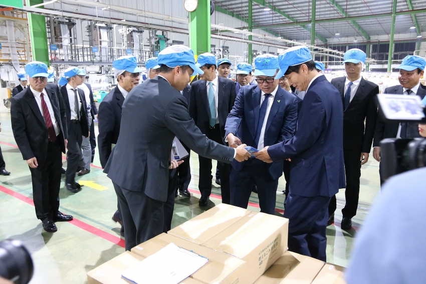 japanese prefecture governor praises an phat bioplastics eco items