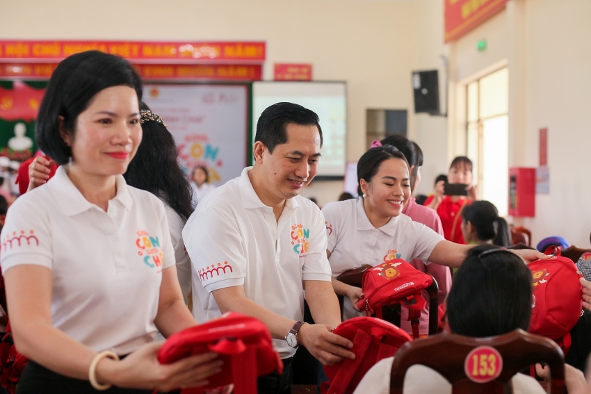 generali vietnam supports parents and children in mekong delta and central highlands