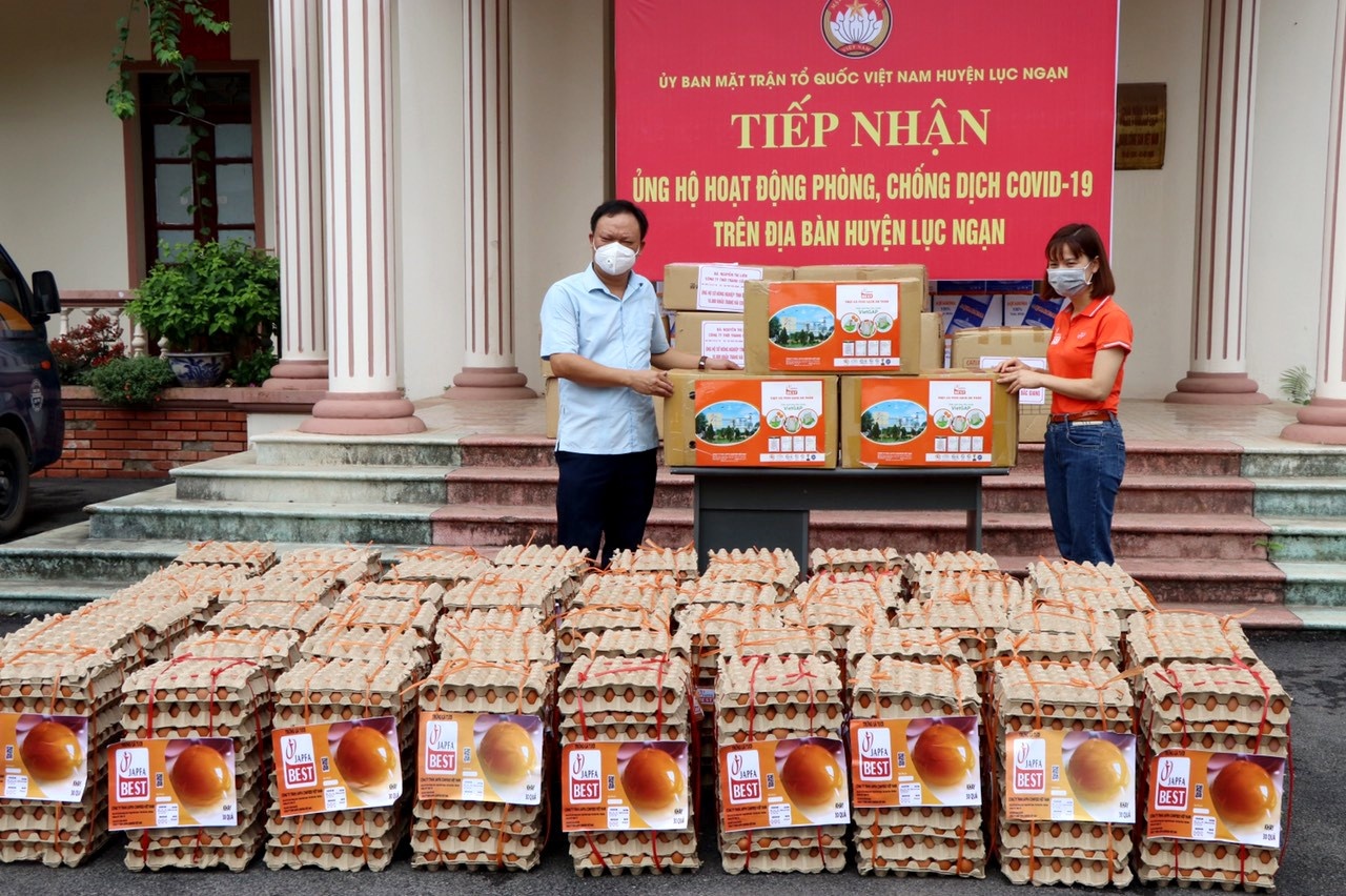 Japfa donates medical equipment to field hospital in Binh Phuoc province