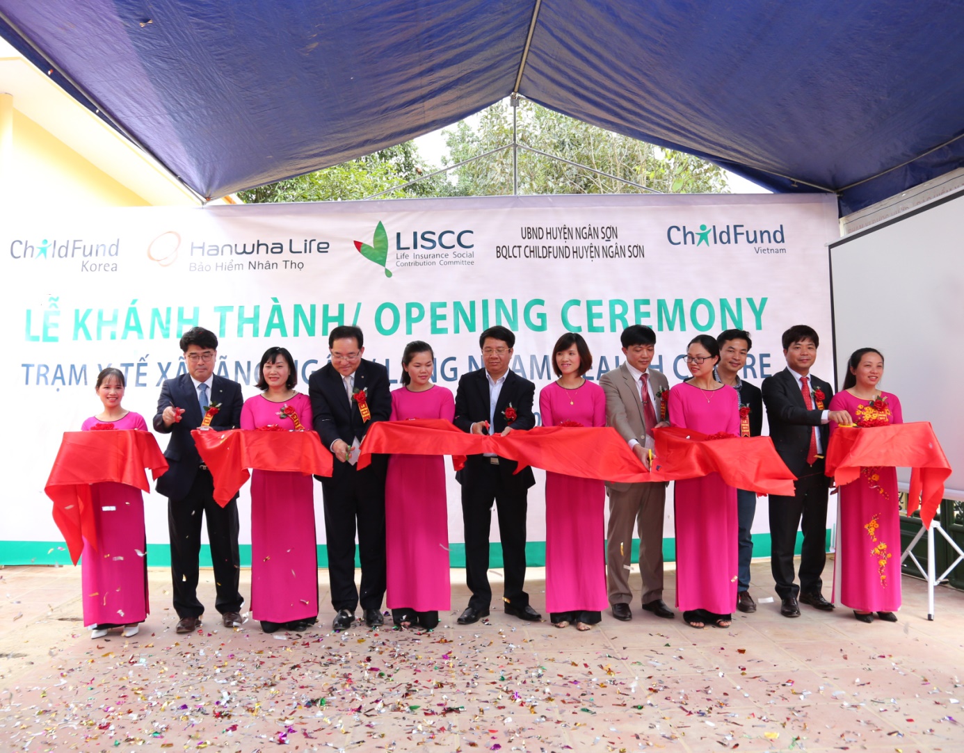 Hanwha Life Vietnam donates medical centre to Bac Kan province