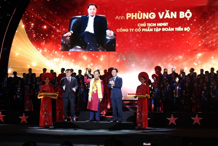 ttb chairman among top 10 vietnam red star awards 2019
