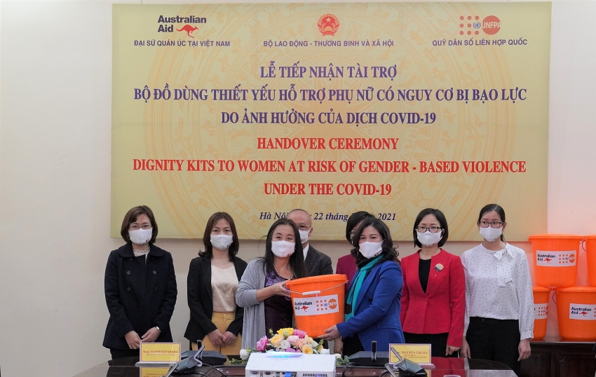 unfpa provides 2750 dignity kits to support women and girls at risk of violence