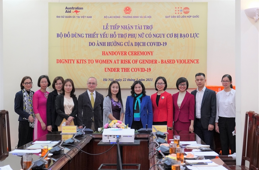 unfpa provides 2750 dignity kits to support women and girls at risk of violence